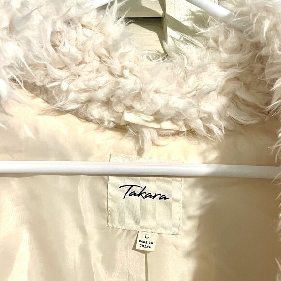 Takara Faux Fur Vest * Size Large * Cream * Lined * Single Hook Closure - Picture 3 of 4